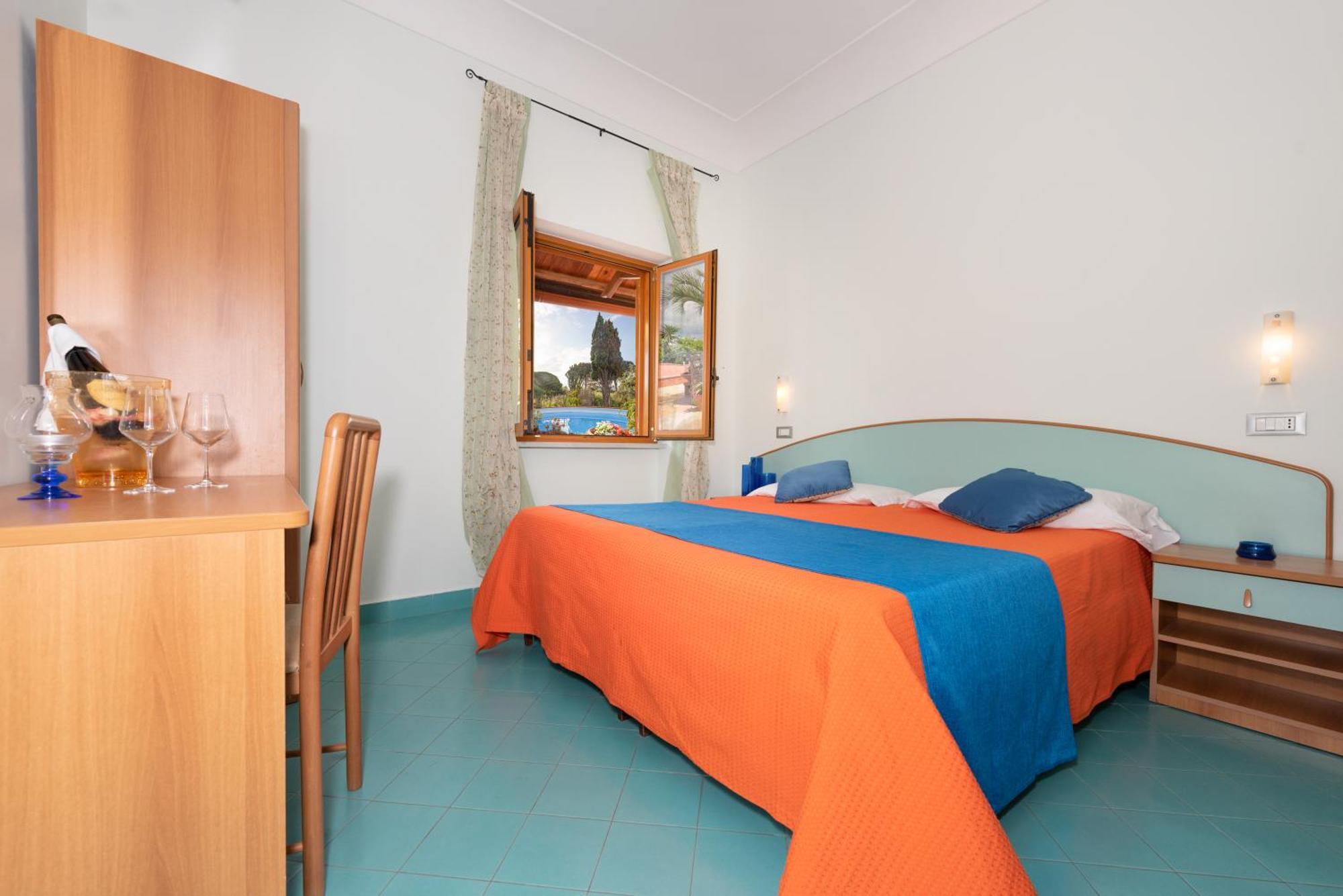 Hotel Villa Sirena Sant'Angelo  ภายนอก รูปภาพ