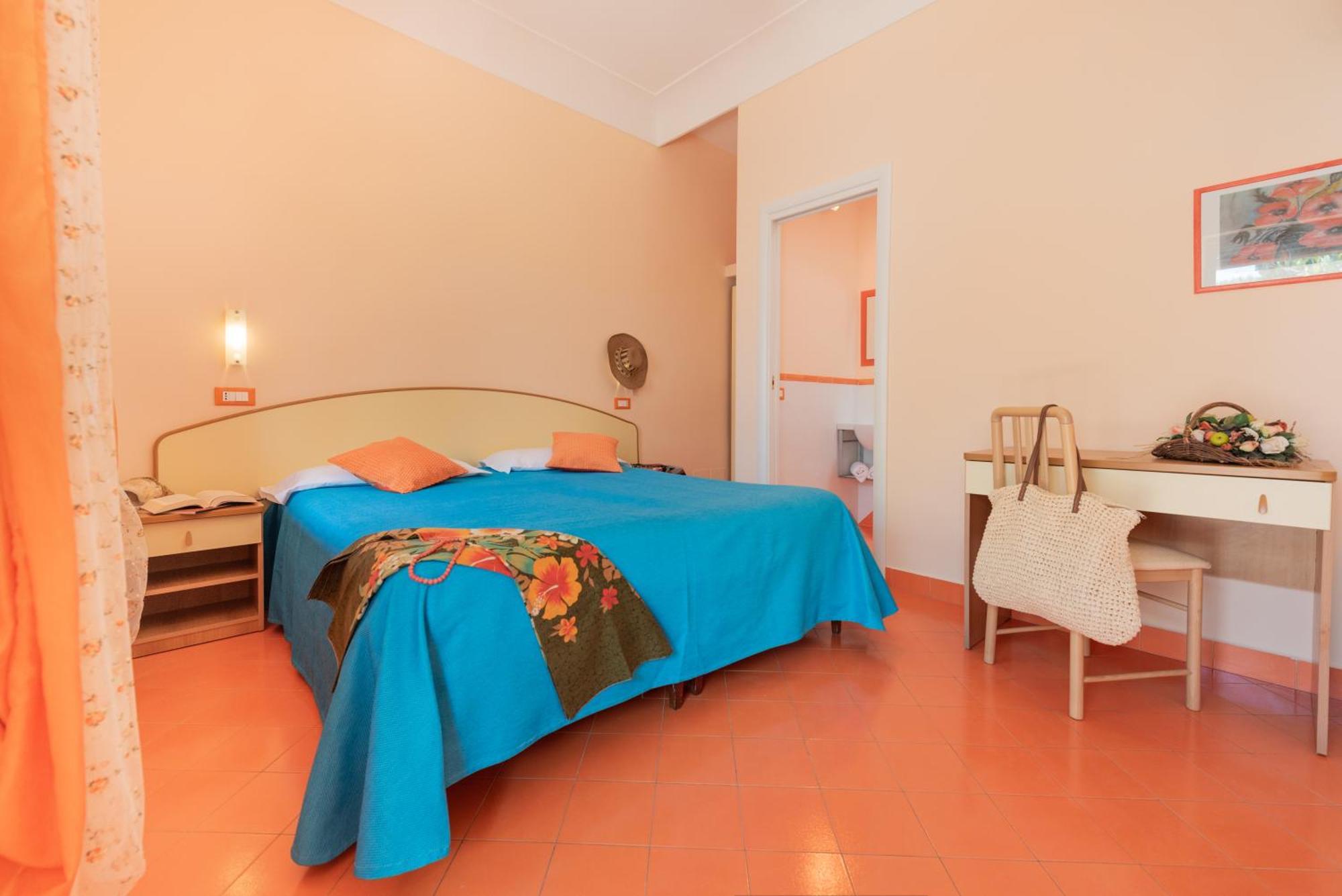 Hotel Villa Sirena Sant'Angelo  ภายนอก รูปภาพ