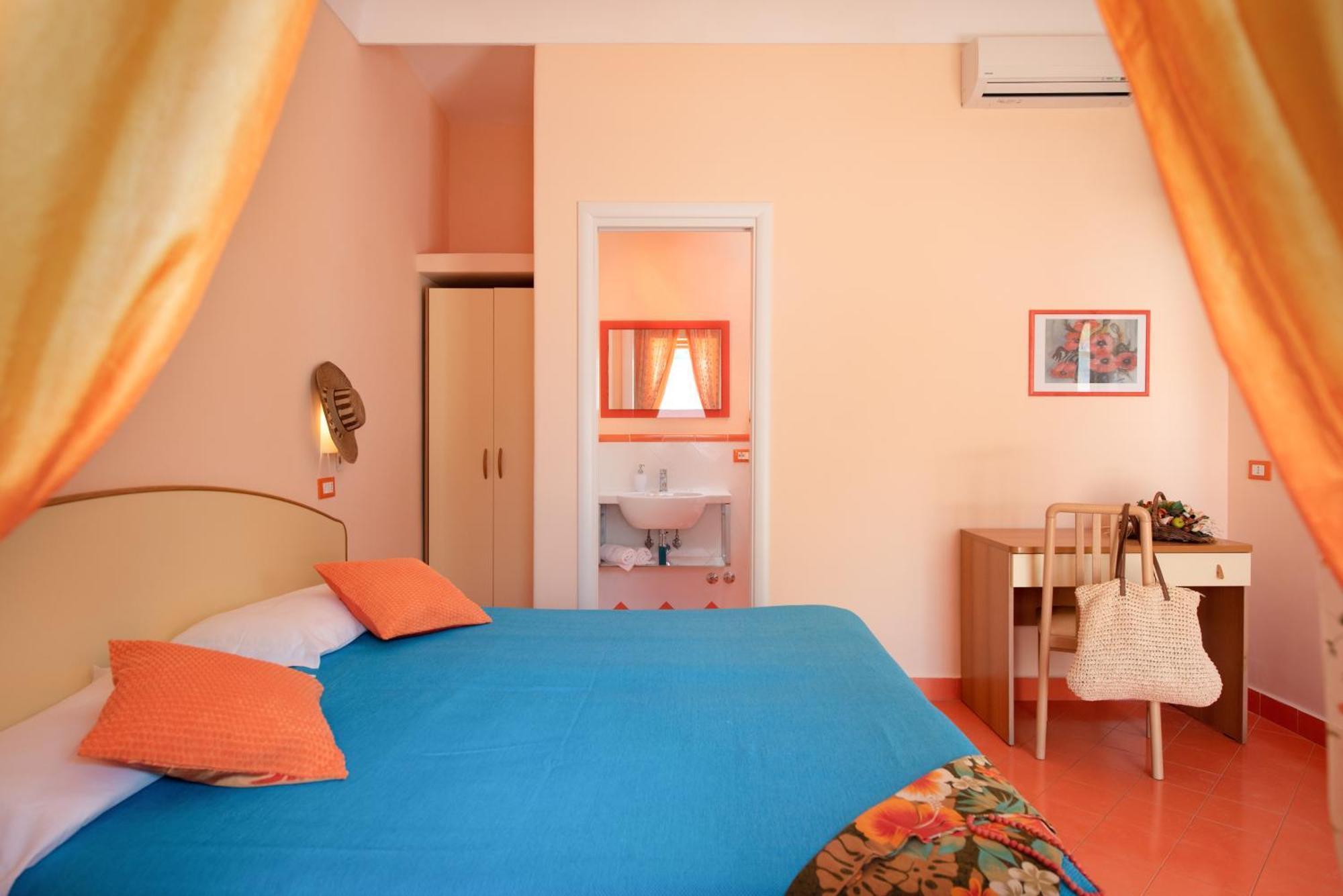 Hotel Villa Sirena Sant'Angelo  ภายนอก รูปภาพ
