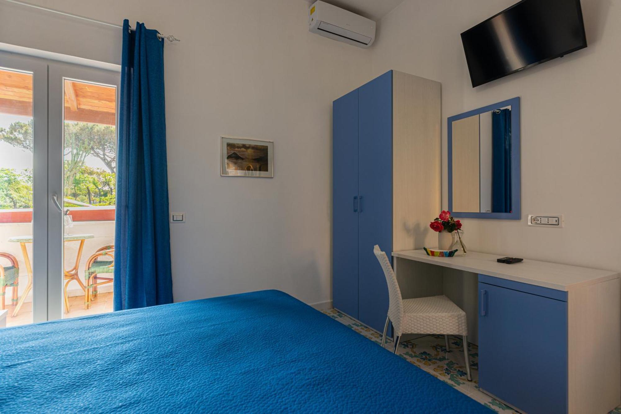 Hotel Villa Sirena Sant'Angelo  ภายนอก รูปภาพ