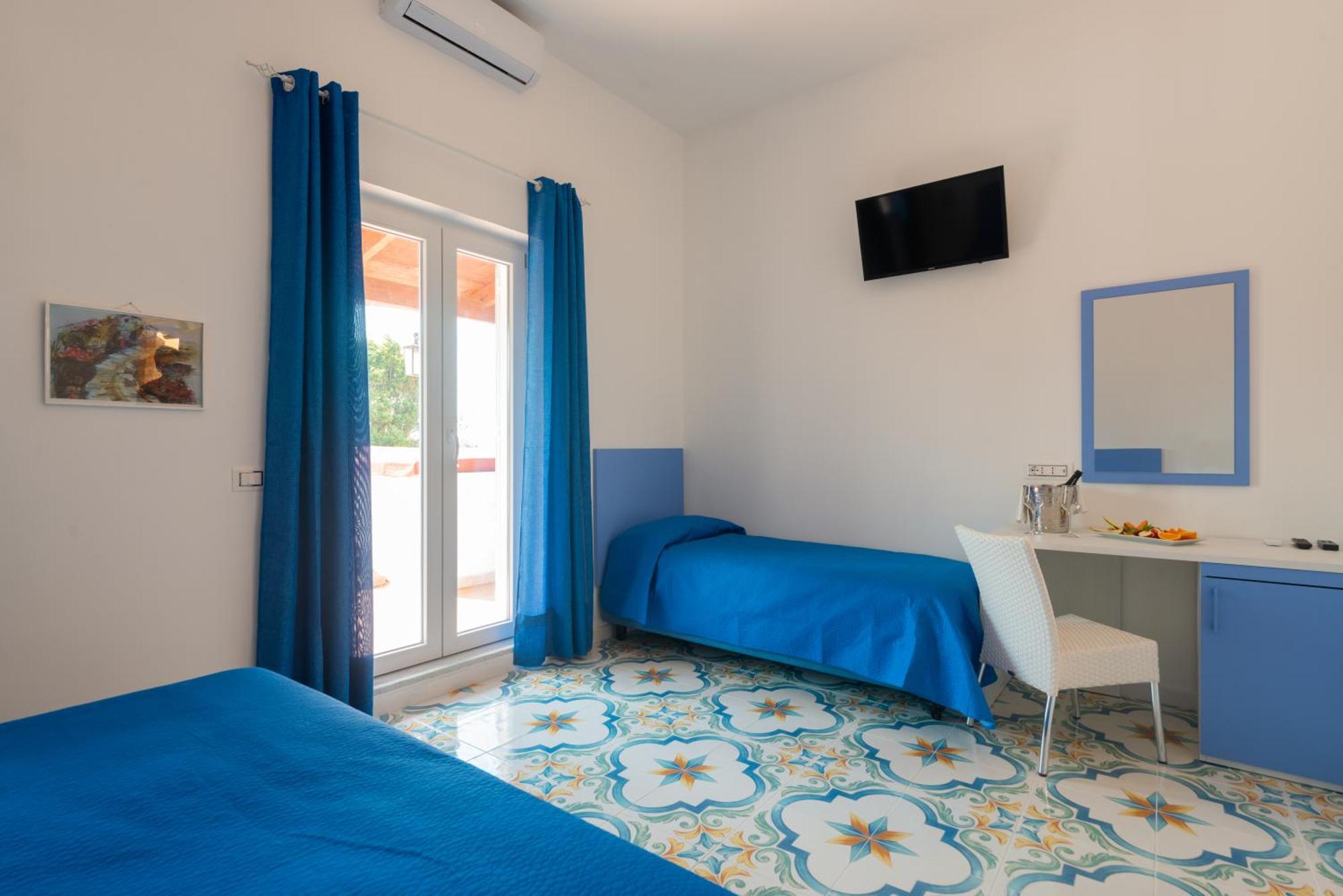 Hotel Villa Sirena Sant'Angelo  ภายนอก รูปภาพ