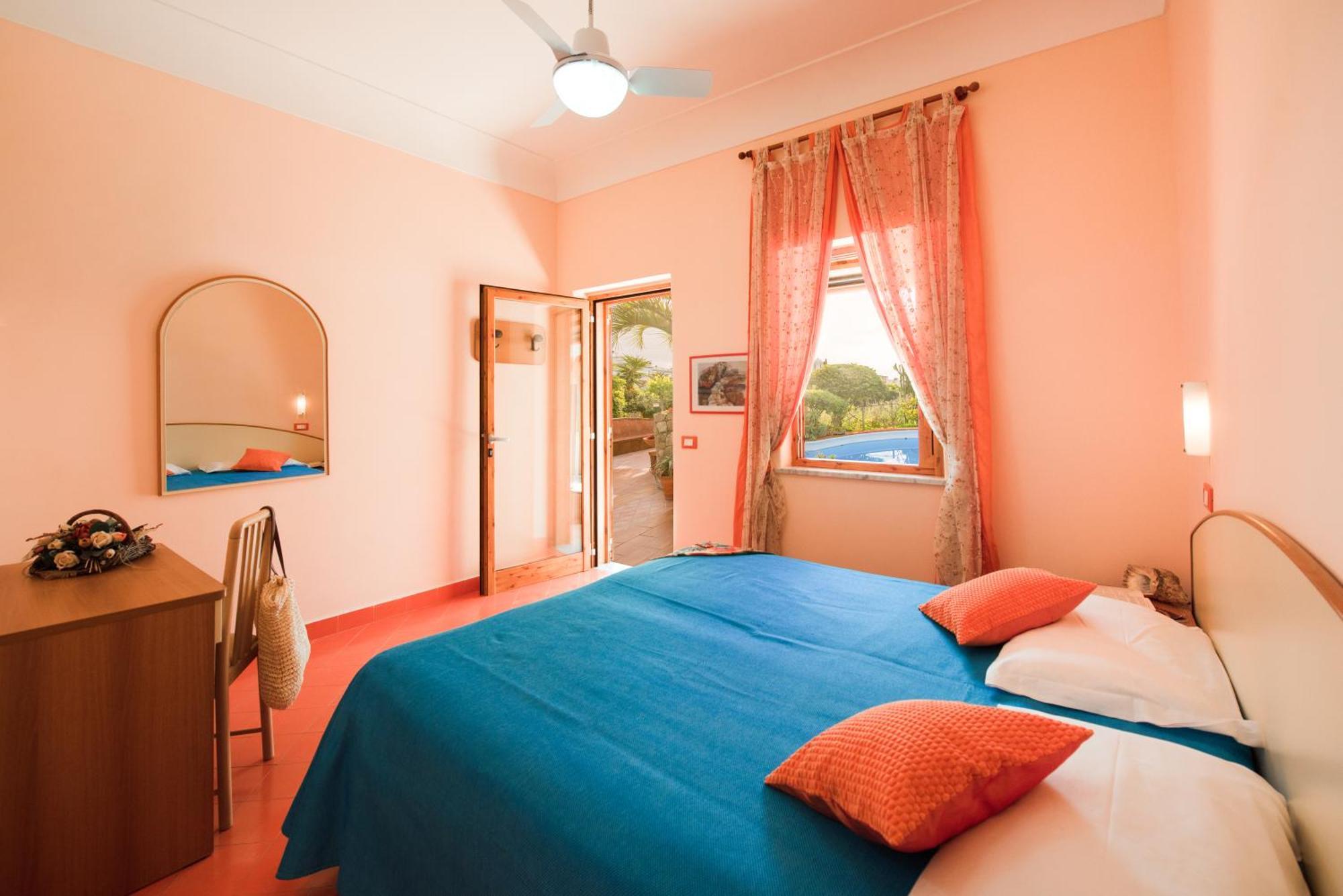 Hotel Villa Sirena Sant'Angelo  ภายนอก รูปภาพ