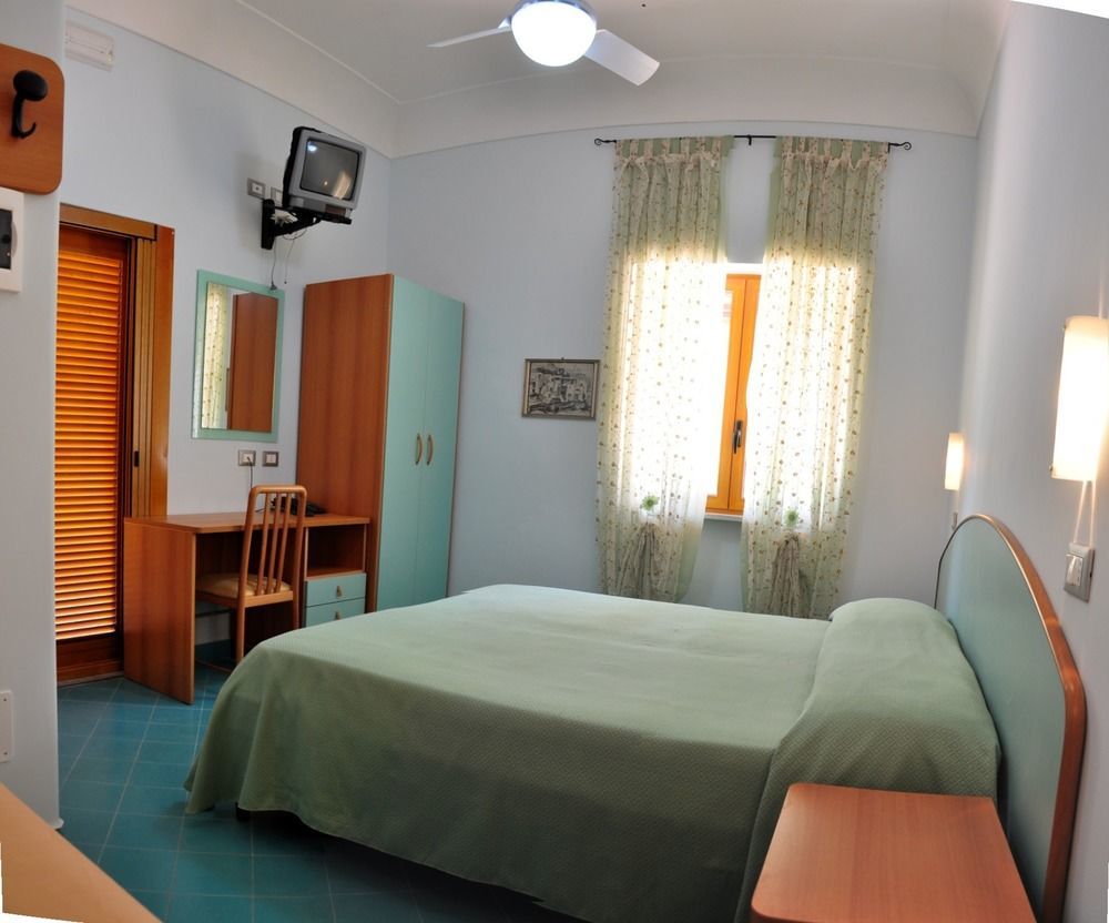 Hotel Villa Sirena Sant'Angelo  ภายนอก รูปภาพ