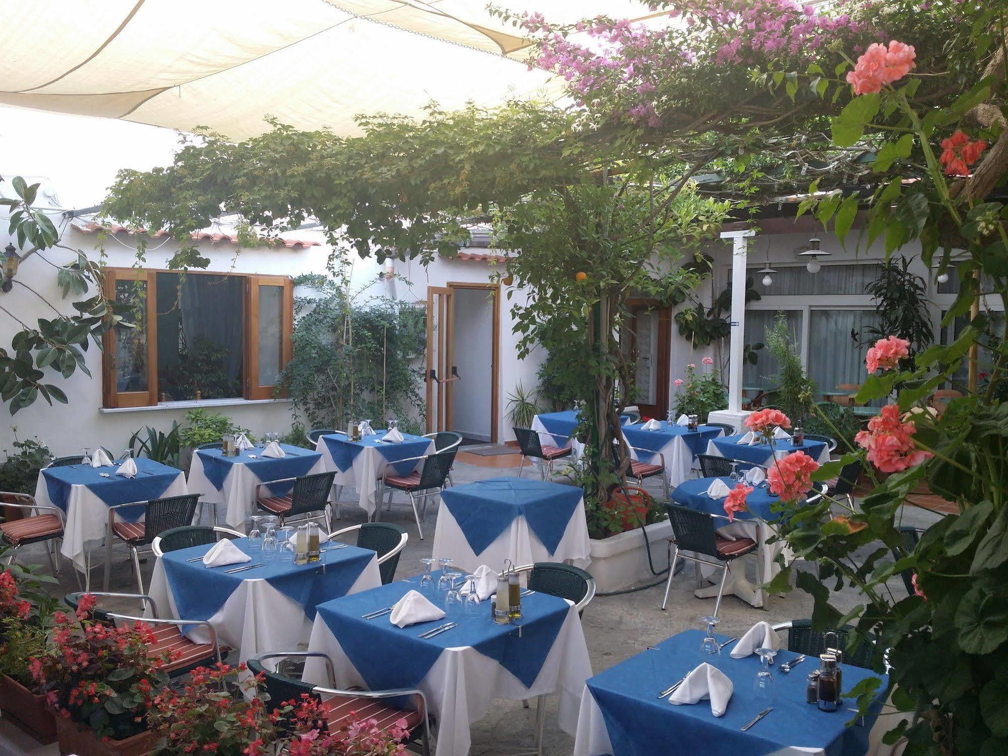 Hotel Villa Sirena Sant'Angelo  ภายนอก รูปภาพ
